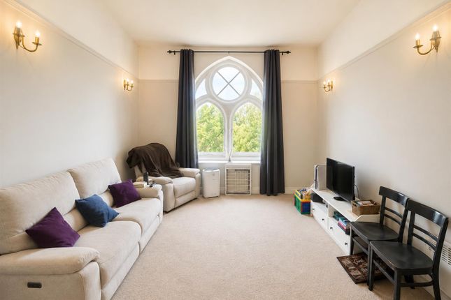 Elizabeth House, 32, Exeter Close, Watford photo 3