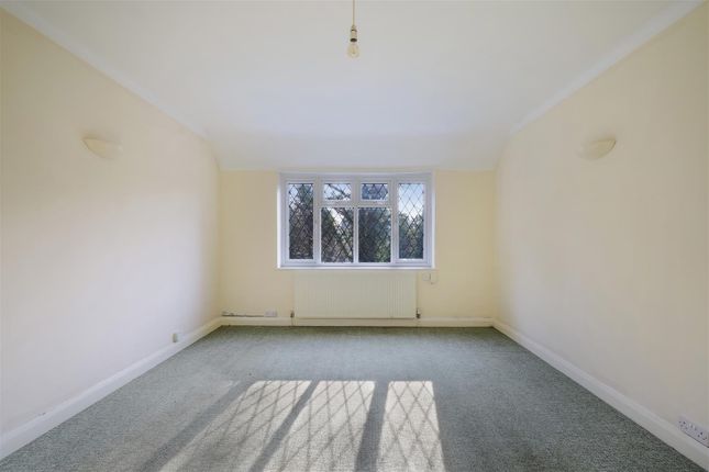 Maisonette for sale in Chipstead Station Parade, Chipstead, Coulsdon