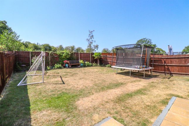 4, Nugent Close, Fleet photo 2