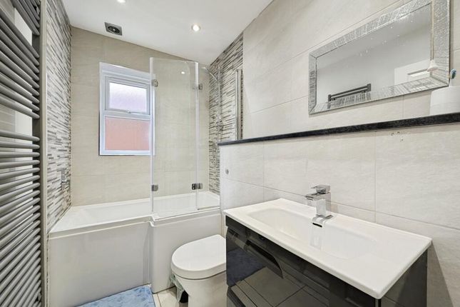 42, Newcastle upon Tyne photo 2