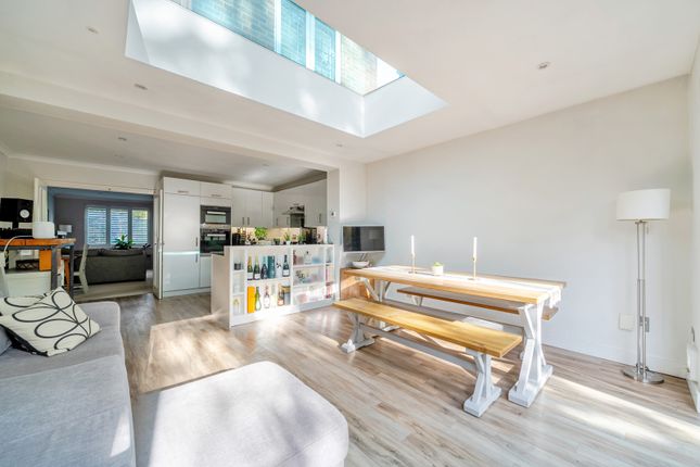 20, Rosslyn Park, Weybridge photo 4