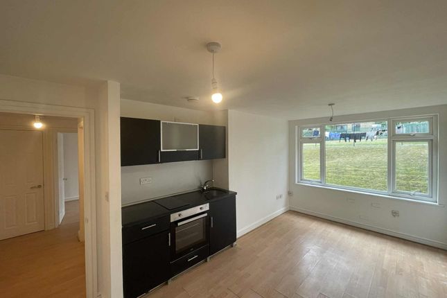 4, Weavers Brook, Halifax photo 3