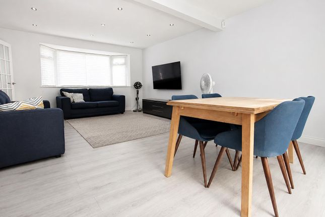 7, Carrington Avenue, Borehamwood photo 2