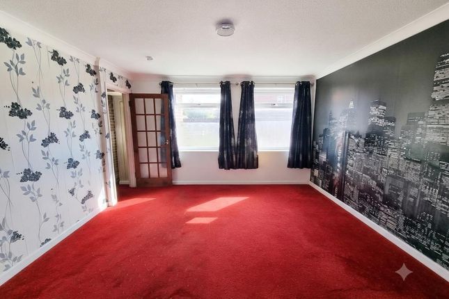 10, Esmonde Close, Lee-On-The-Solent photo 4