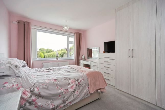 34, Cookridge Avenue, Leeds photo 4