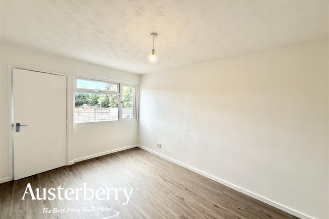 44, Ullswater Avenue, Stoke-On-Trent photo 4