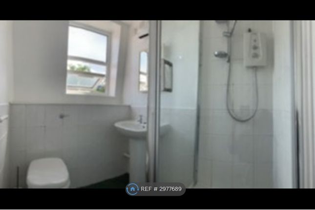 Flat, Victoria Street, Windsor photo 3