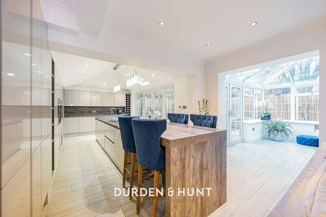 2 Gainsborough Place, Chigwell photo 3