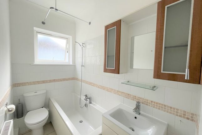 flat 3, 28, North Avenue, Southend-on-Sea photo 3