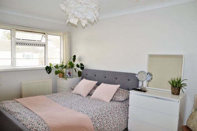 83 Brookers Close, Ashtead photo 4
