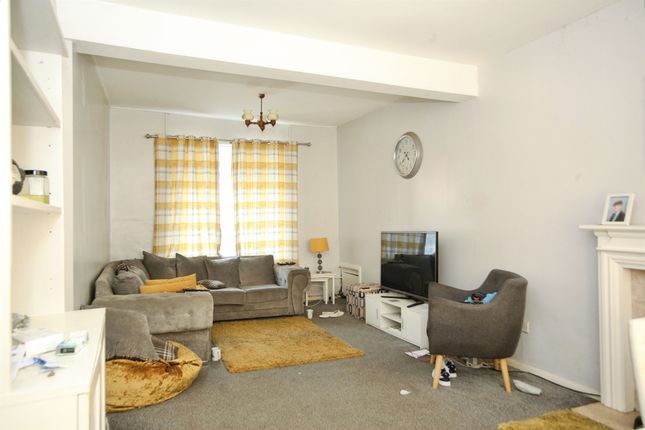 87, Coedpenmaen Road, Pontypridd photo 3