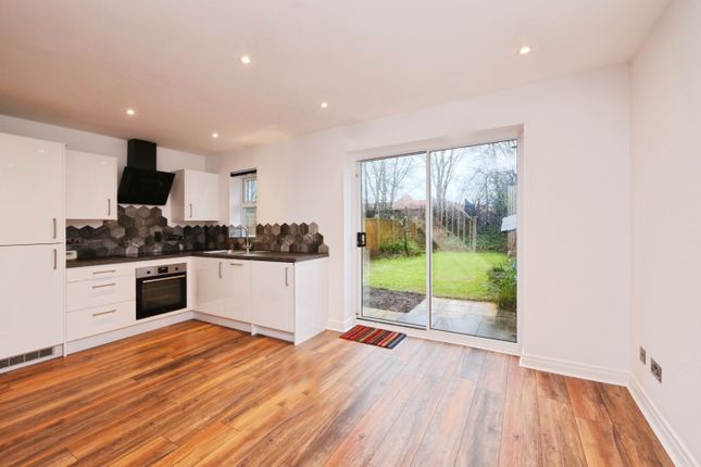 16, St. James Close, York photo 3