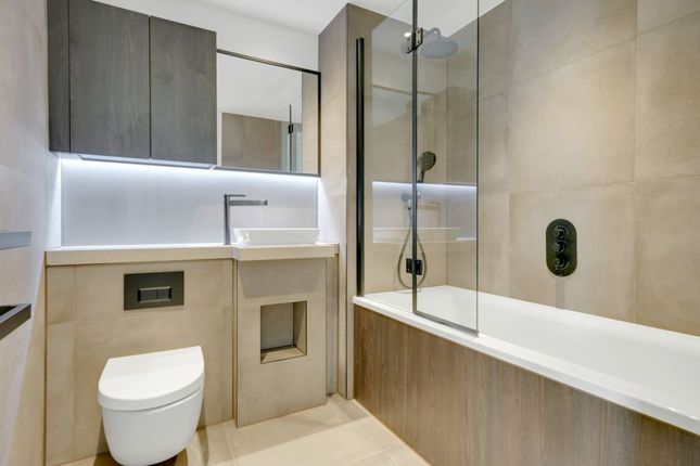 Flat for sale in West Hill, Wembley, London