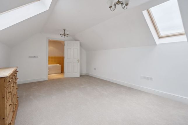 19 Oram Court, Dean Street, Marlow photo 4