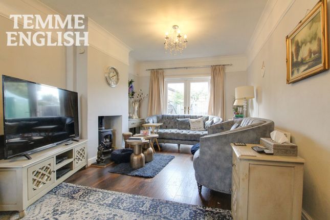6 Hereward Gardens, Wickford photo 4