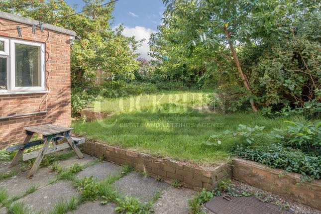 Semi-detached house for sale in Footscray Road, New Eltham