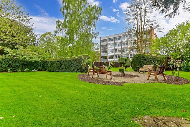 2-bed flat on The Bowls, Chigwell, £258,000