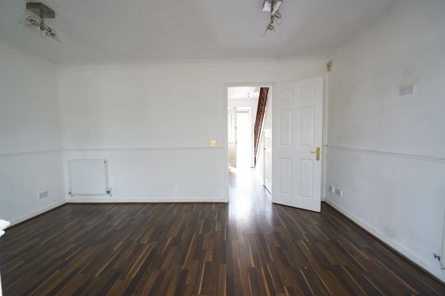 1 Fleming Road, Grays photo 4