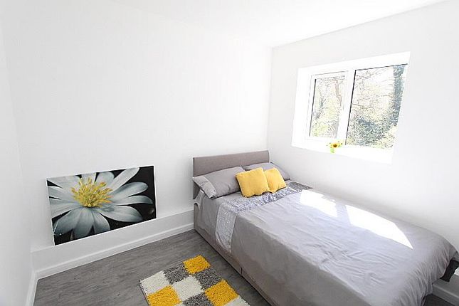 8, Salcombe Way, Hayes photo 3