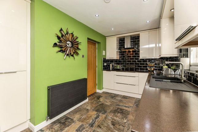 30, Longbow Avenue, Leeds photo 4