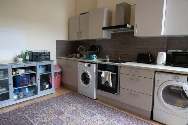 Flat to rent in Clova Road, Forest Gate, London