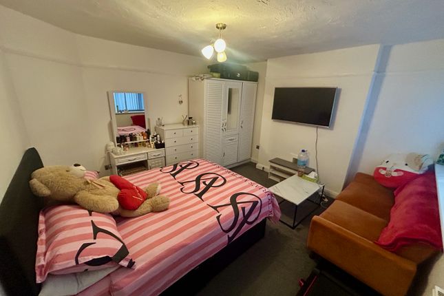 Flat D, 827, Warwick Road, Birmingham photo 3