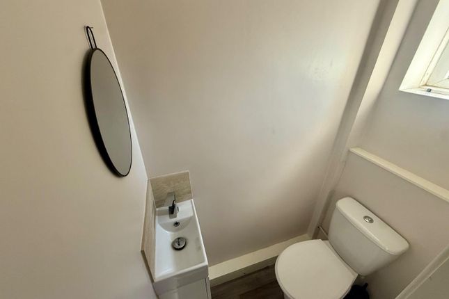 54, Longhey Road, Manchester photo 4