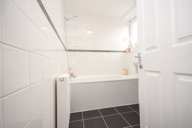 Flat for sale in Kingsacre Road, Glasgow