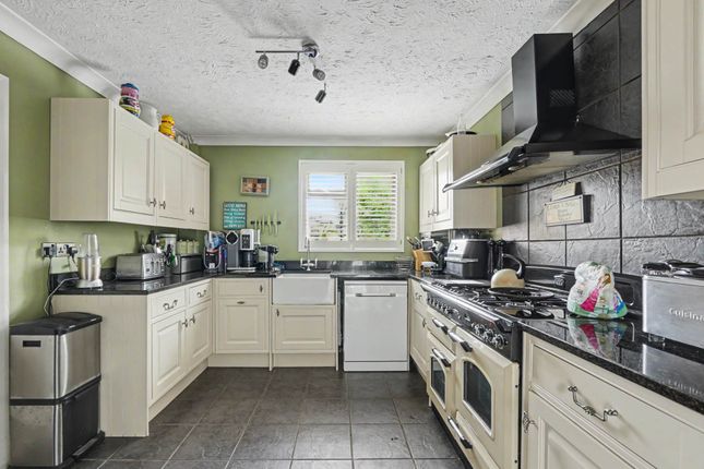10, Bracken Hill, Chatham photo 3
