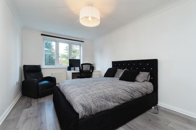 41, Halton Road, Surrey photo 4