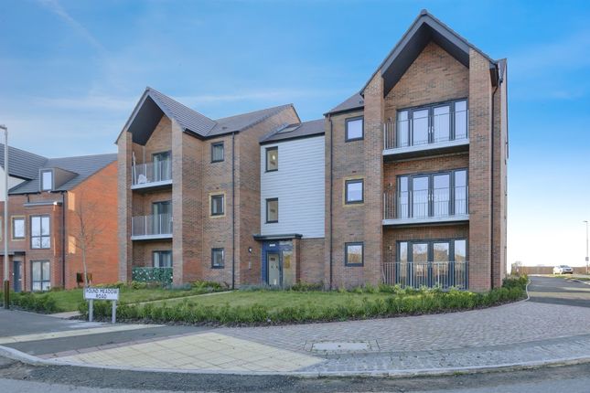 Thumbnail Flat for sale in Round Meadow Road, Leicester