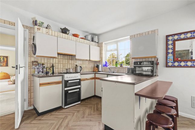 75 Hamilton Road, High Wycombe photo 3