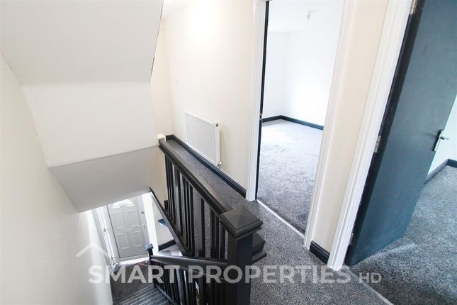 8, Thornfield Avenue, Huddersfield photo 5