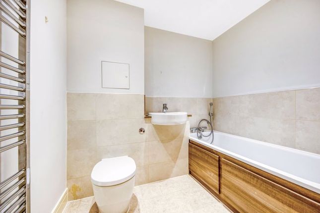 Flat for sale in Weir Road, Bexley