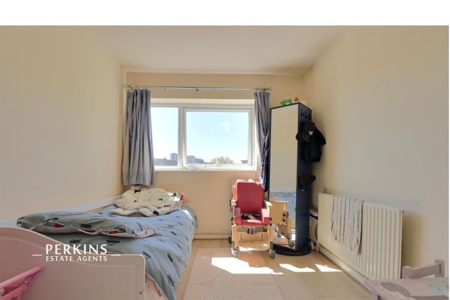 6 Timor Court, Longford Avenue, Southall photo 4