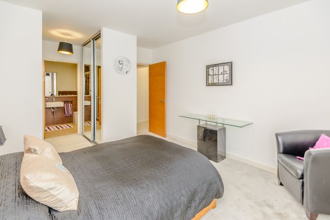 Flat for sale in The Residence, 4 Alexandra Terrace, Guildford
