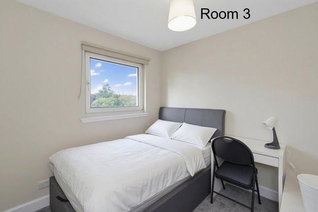 3-bed flat on Edinburgh, £625/mo