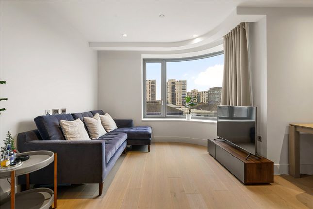 1-bed flat on 31, Tower One, The Corniche, London, £575,000