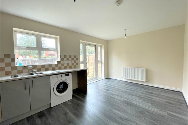 Town house for sale in Usher Close, Bedford