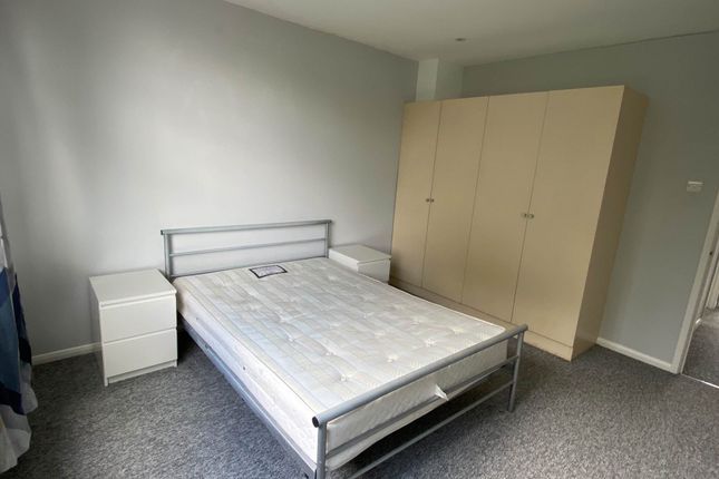 14, Vineyard Avenue, London photo 4