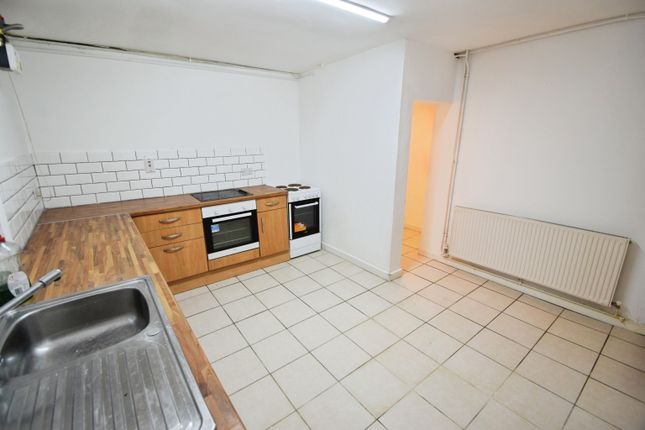 143, Devonshire Street, Bradford photo 3