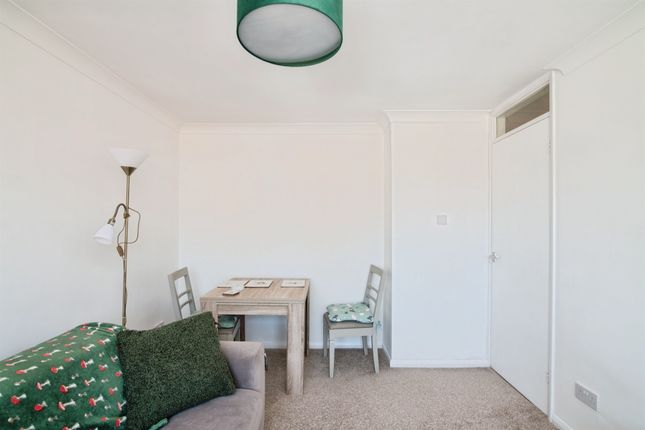 30, Crown Walk, Tipton photo 4