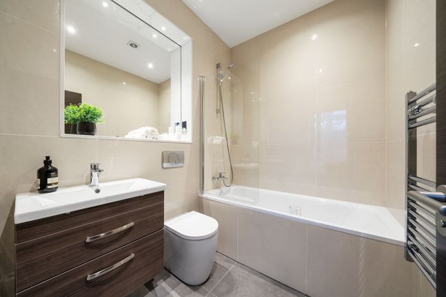 Flat 12, Aquila House, Redhill photo 3
