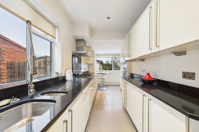 46 Legarde Avenue, Hull, East Riding Of Yorkshire photo 2