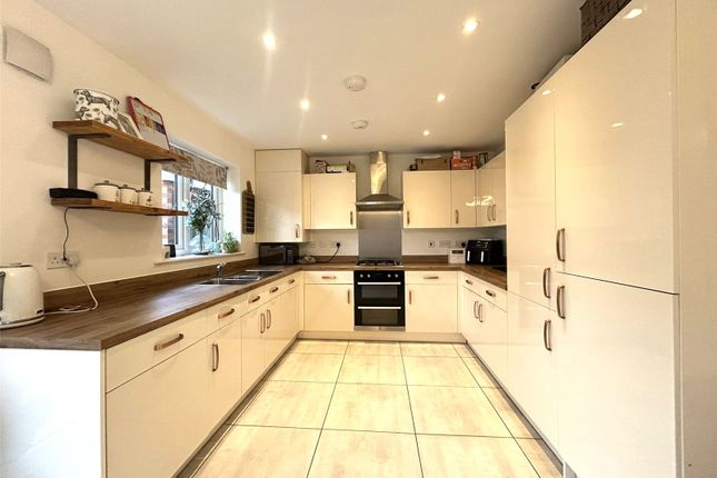6, Pear Tree Drive, Somerset photo 4