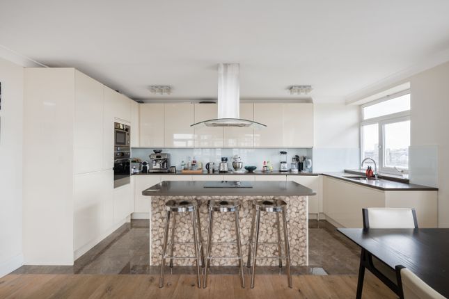 Flat 82, Walsingham, St. Johns Wood Park, London photo 4