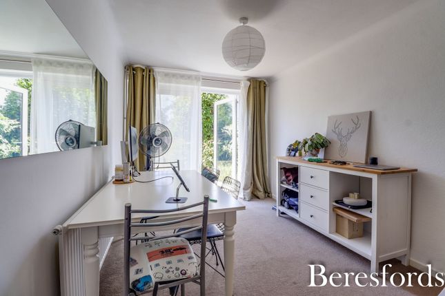 27, Hamilton Crescent, Brentwood photo 4