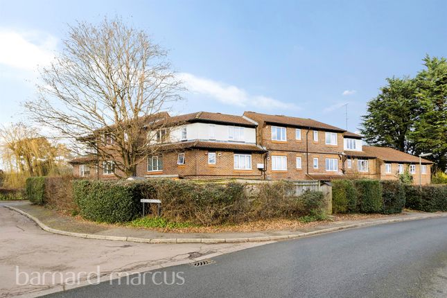 Thumbnail Flat for sale in Willow Close, Beare Green, Dorking