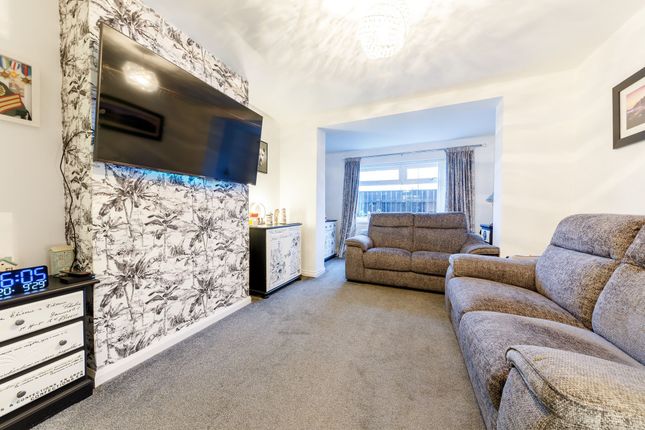 25 Love Avenue, Cramlington photo 3