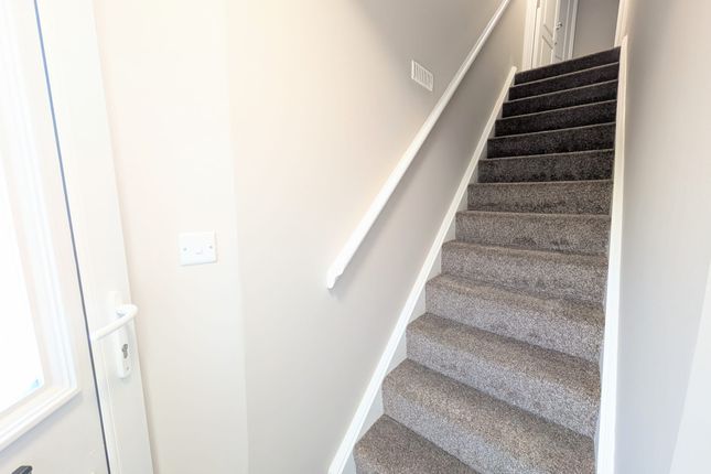 Flat 2, Compass Court, West Avenue, Burton Latimer photo 2